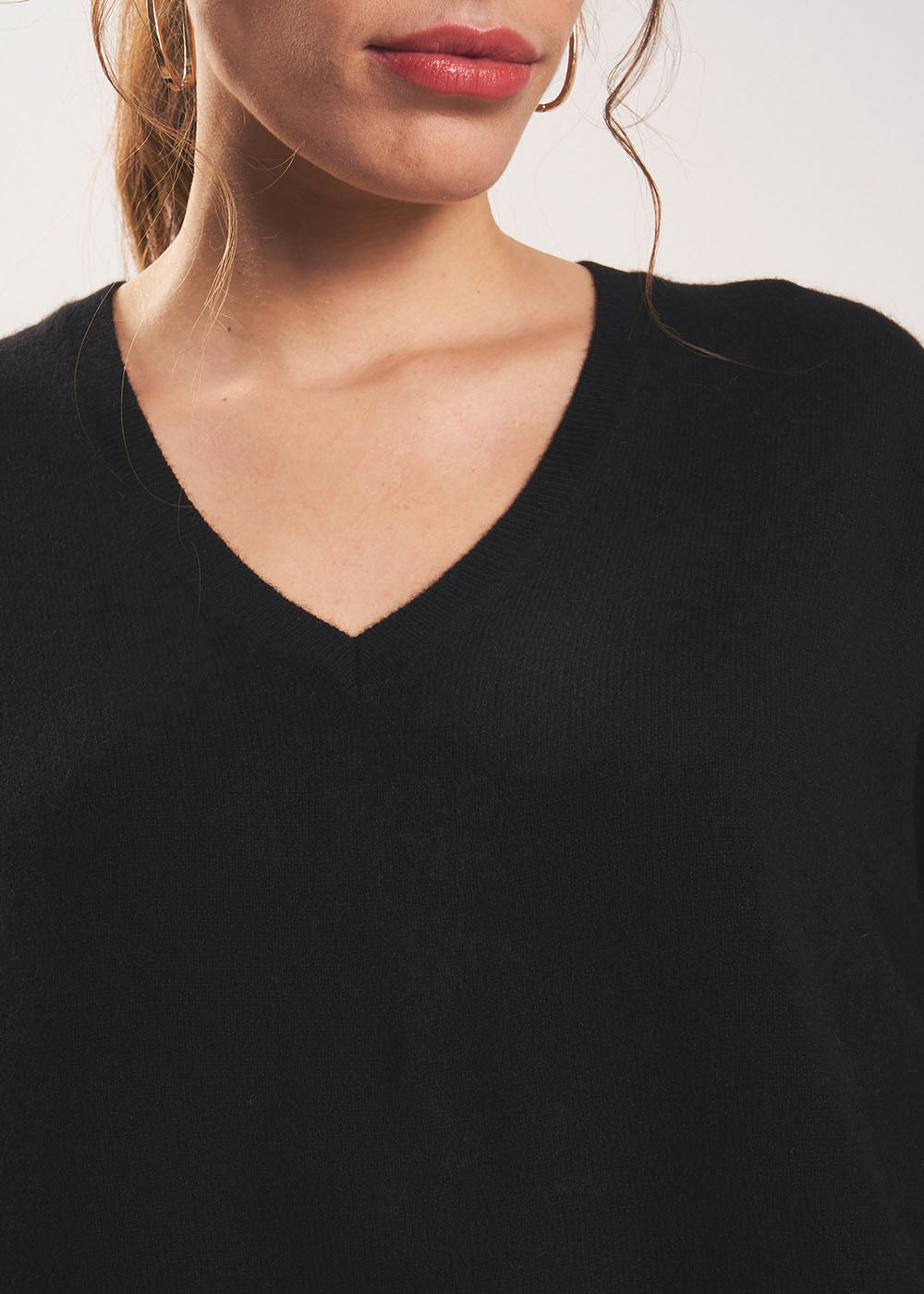 MONJOE Cashmere V-neck sweater with long sleeves - 2 - Sud Express - Sud Express