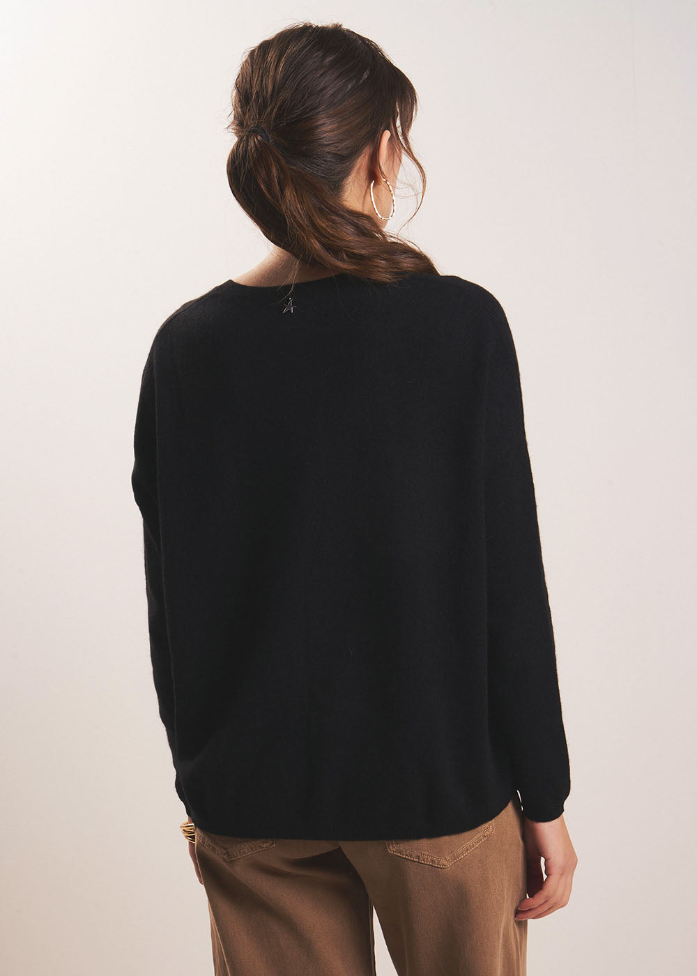 MONJOE Cashmere V-neck sweater with long sleeves - 3 - Sud Express - Sud Express