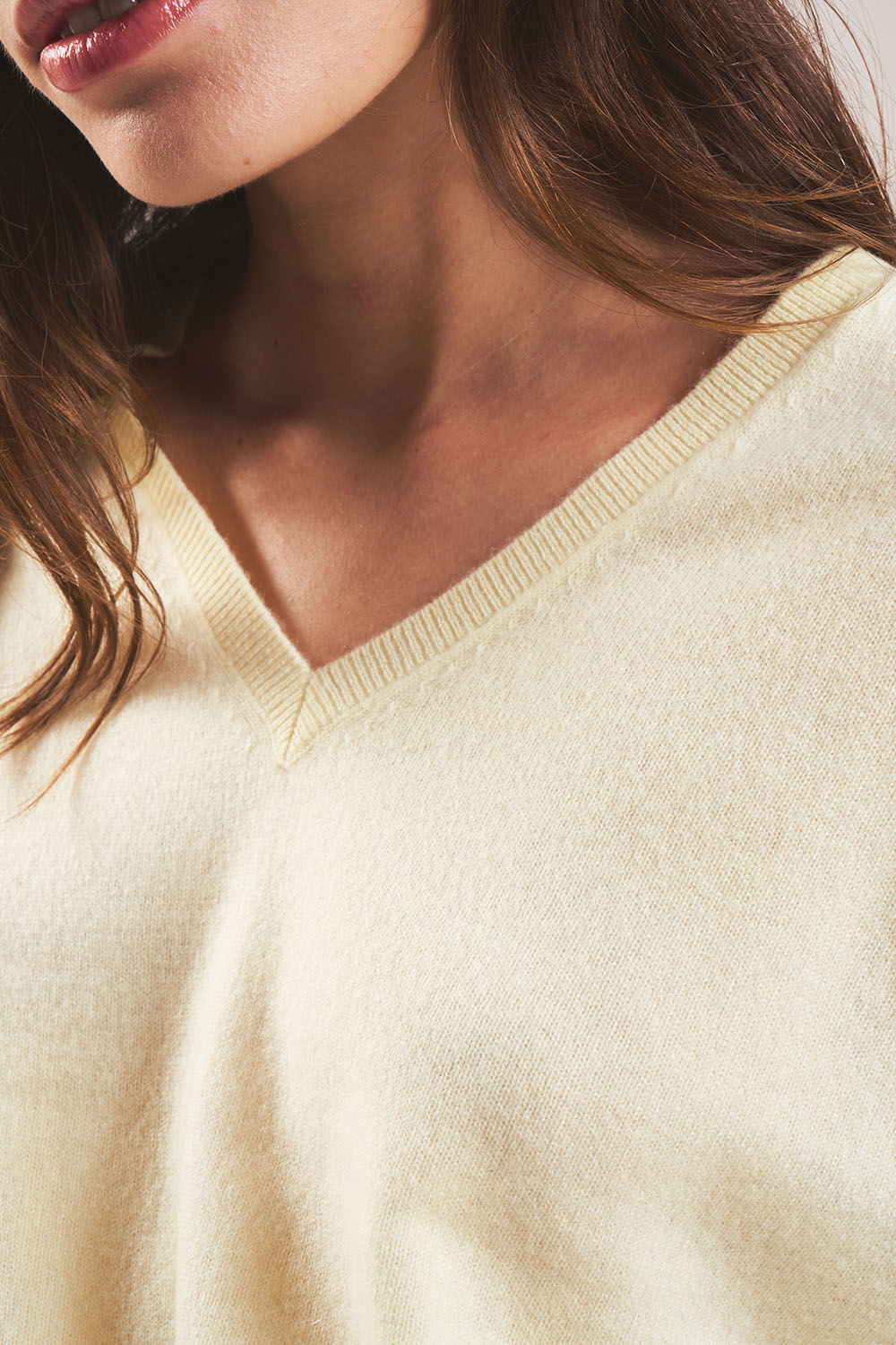 MONJOE Cashmere V-neck sweater with long sleeves - 2 - Sud Express - Sud Express