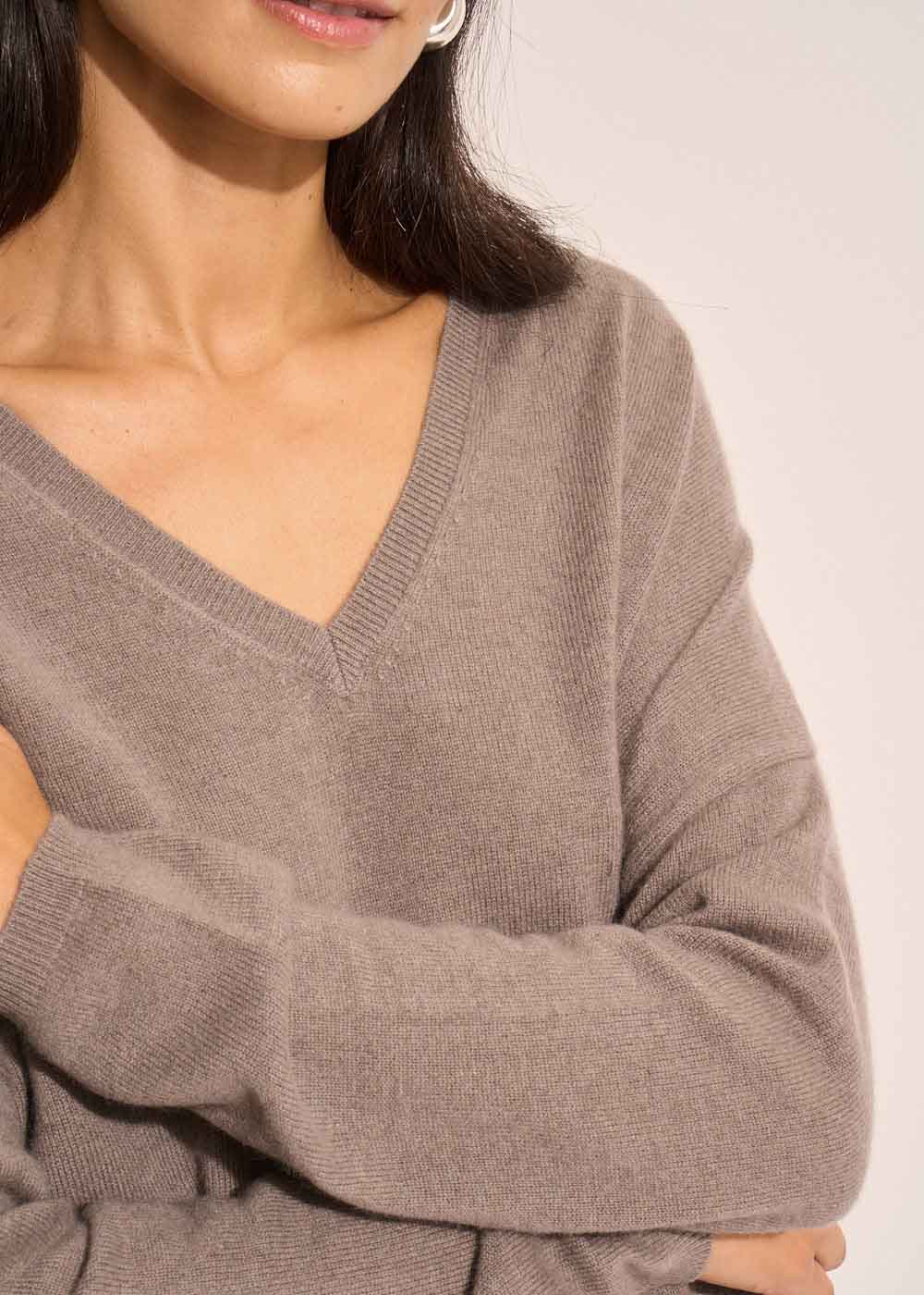 Cashmere V-neck sweater with long sleeves - Sud Express - 2 - Sud Express