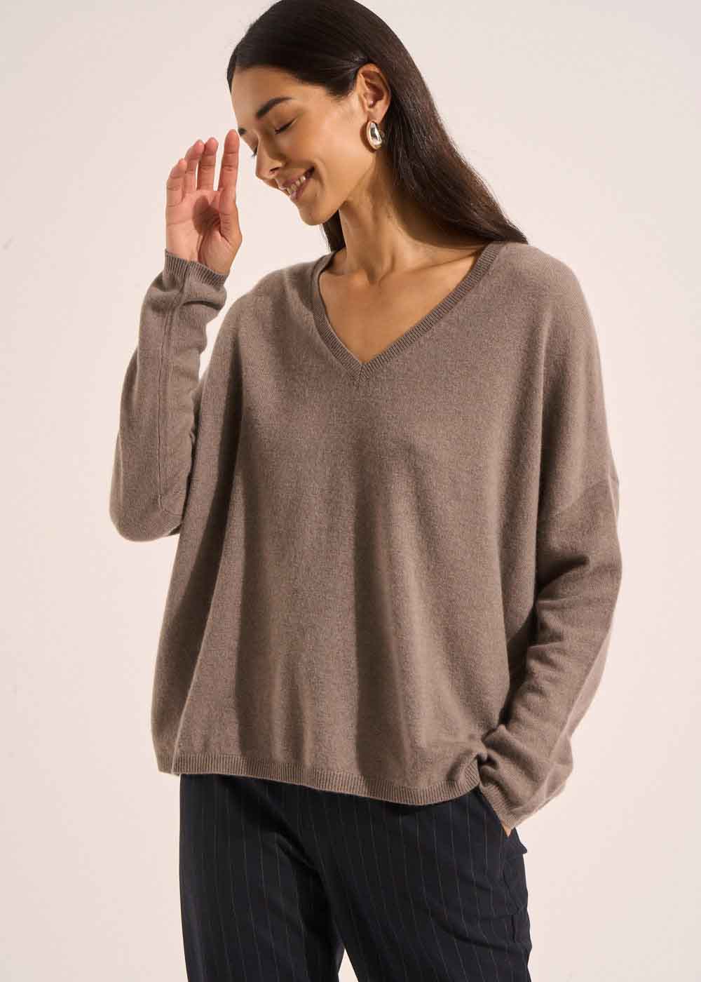 Cashmere V-neck sweater with long sleeves - Sud Express - 4 - Sud Express