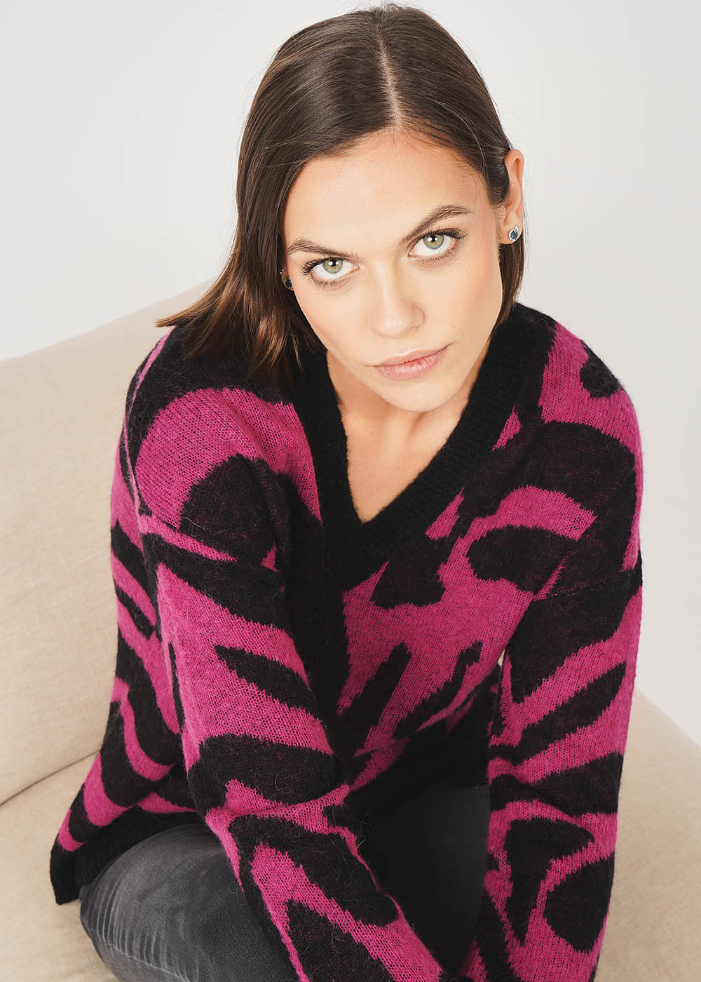 MANEL V-neck sweater with fancy pattern - 2 - Sud Express - Sud Express