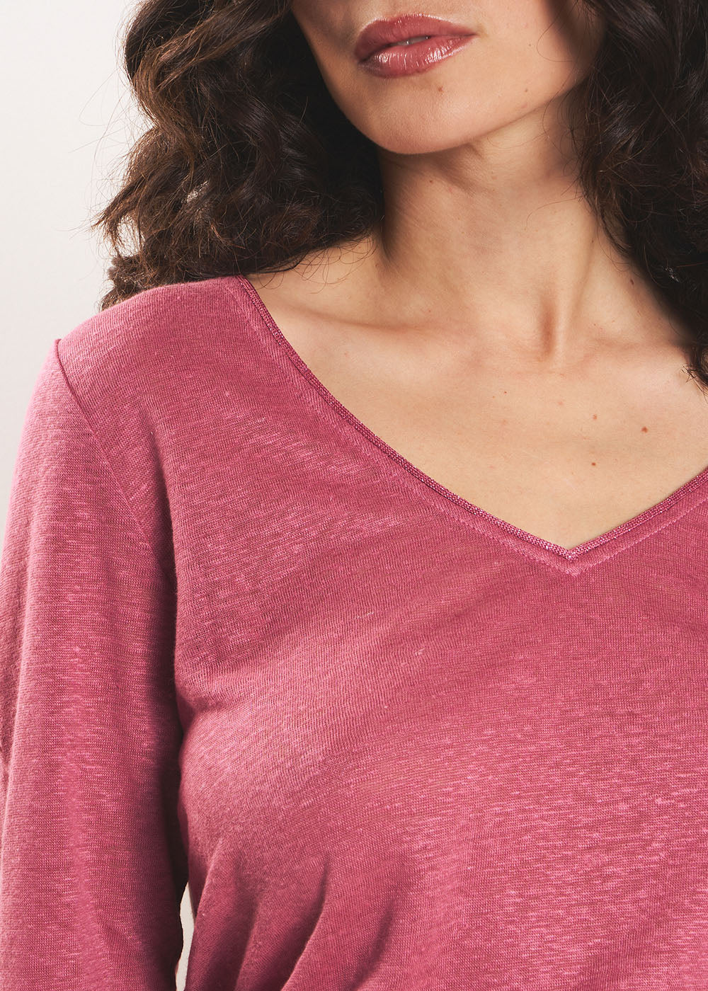 TOMEOH Linen T-shirt with V-neck - 1 - Sud Express - Sud Express