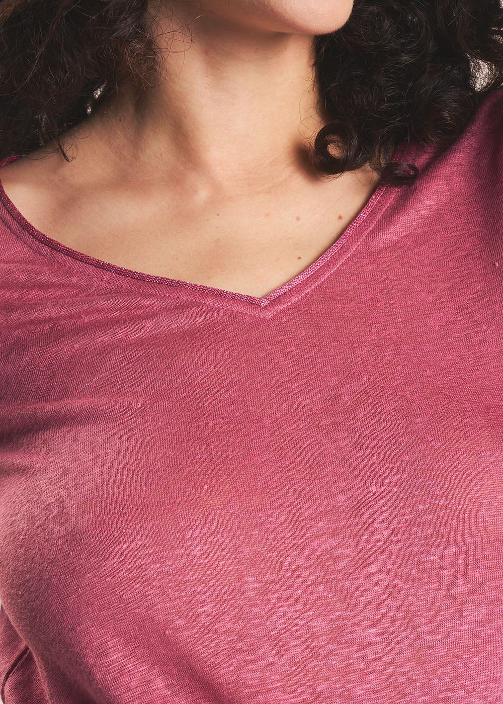 Linen T-shirt with V-neck - Sud Express - 4 - Sud Express