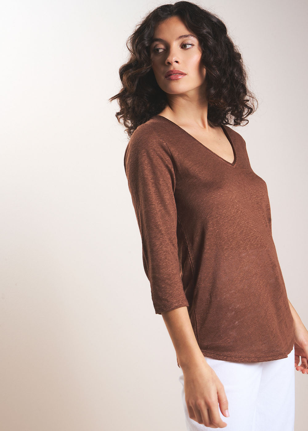 Linen T-shirt with V-neck - Sud Express - 5 - Sud Express