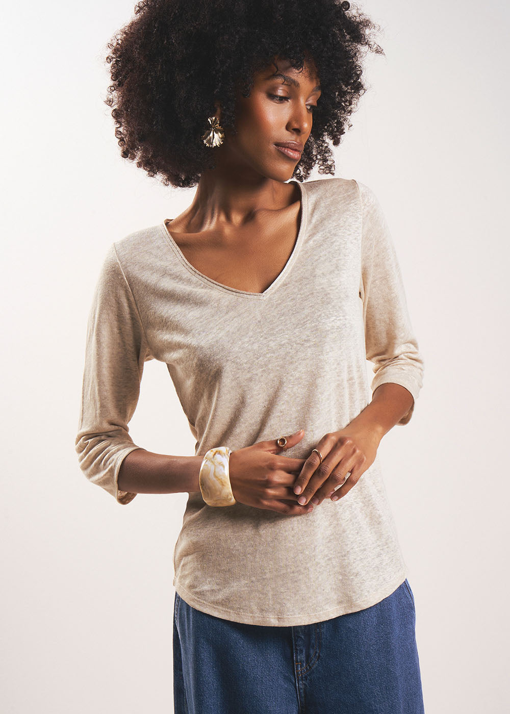 Linen T-shirt with V-neck - Sud Express - 5 - Sud Express