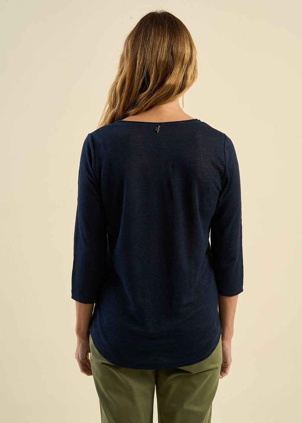 Linen T-shirt with V-neck - Sud Express - 3 - Sud Express