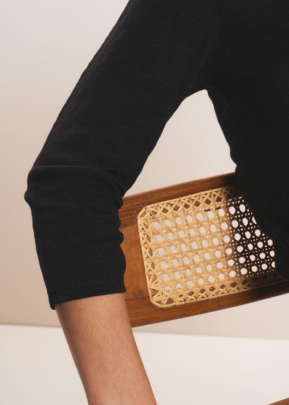 TOMEOH Linen T-shirt with V-neck - 4 - Sud Express - Sud Express