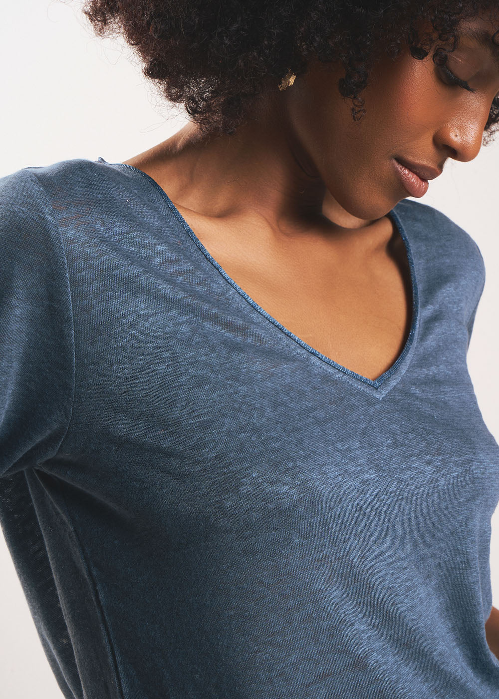 TOMEOH Linen T-shirt with V-neck - 2 - Sud Express - Sud Express