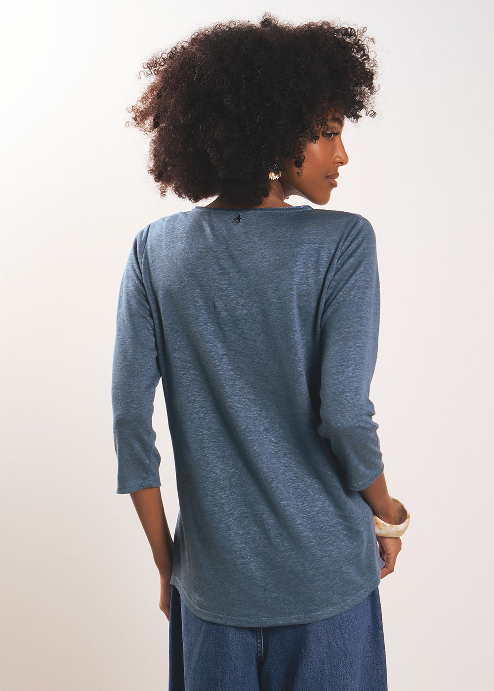 TOMEOH Linen T-shirt with V-neck - 3 - Sud Express - Sud Express