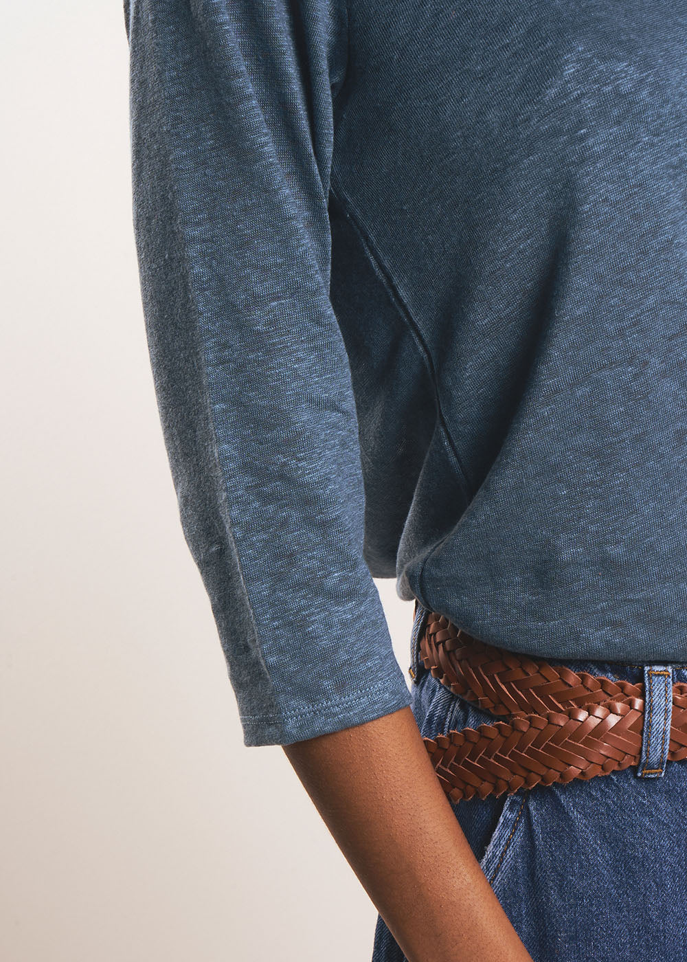 TOMEOH Linen T-shirt with V-neck - 4 - Sud Express - Sud Express