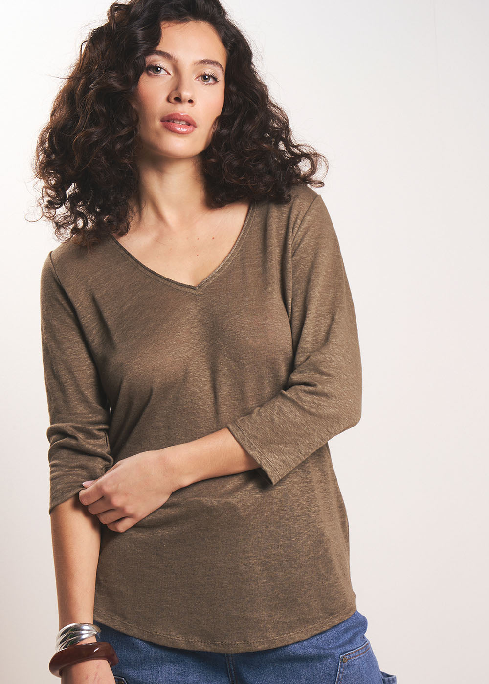 Linen T-shirt with V-neck - Sud Express - 5 - Sud Express