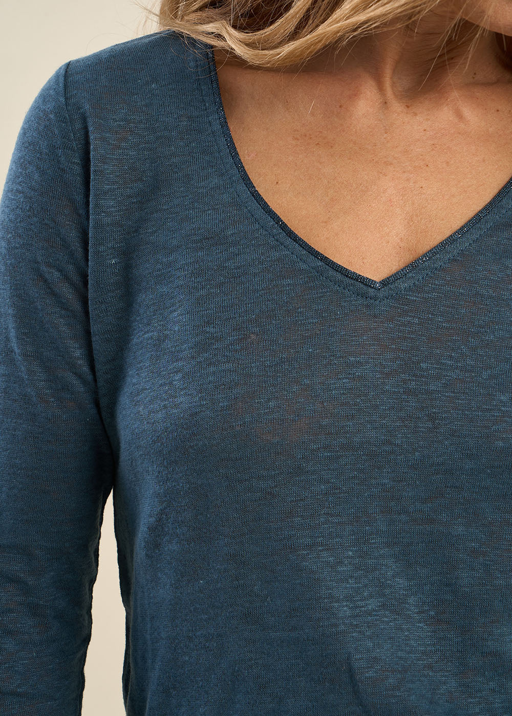 Linen T-shirt with V-neck - Sud Express - 2 - Sud Express