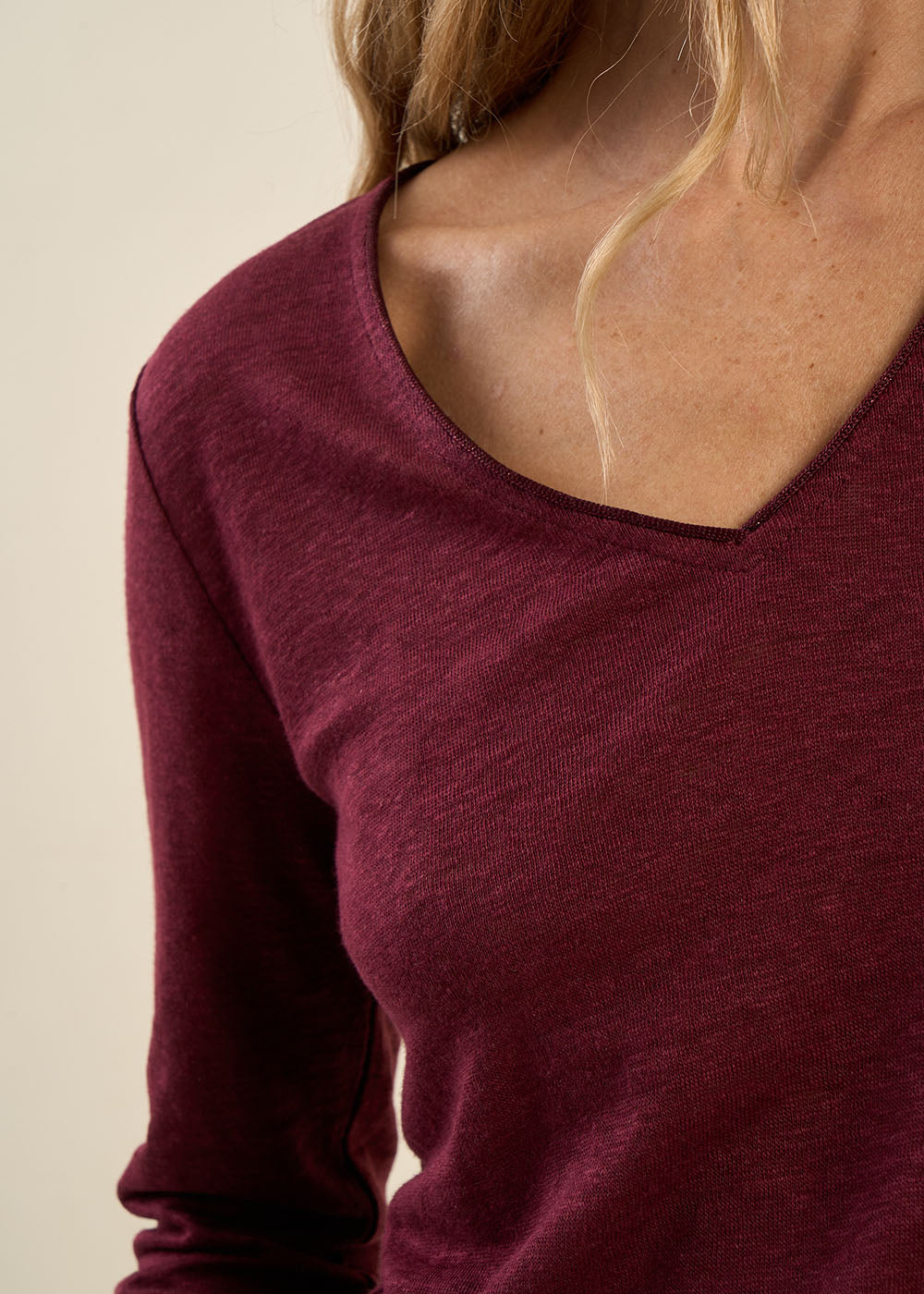 TOMEOH Linen T-shirt with V-neck - 2 - Sud Express - Sud Express