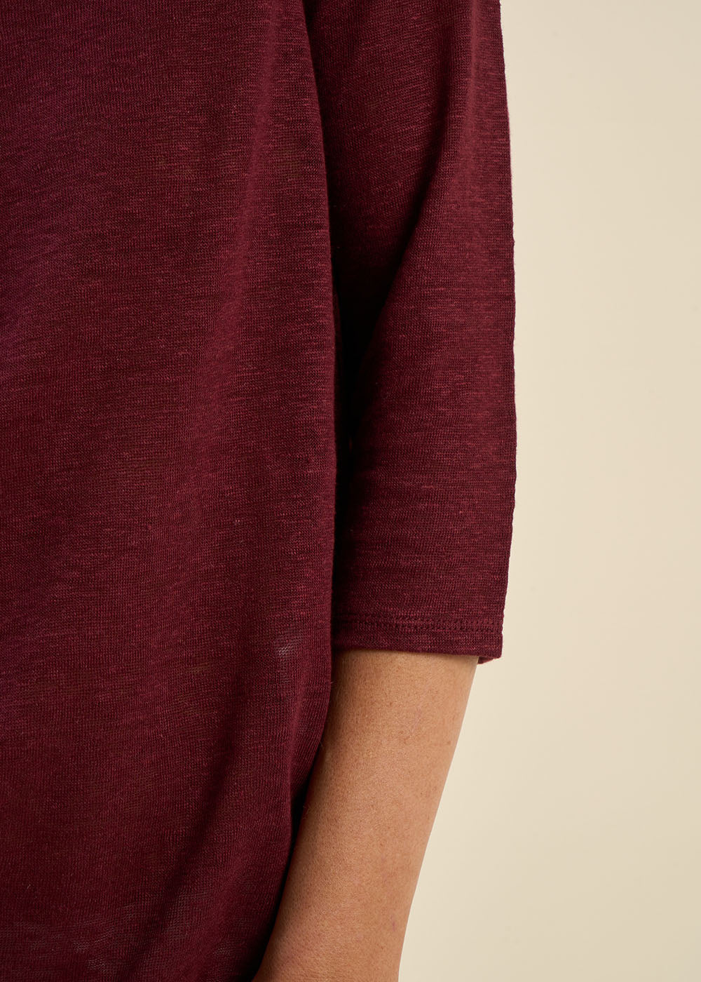 Linen T-shirt with V-neck - Sud Express - 4 - Sud Express