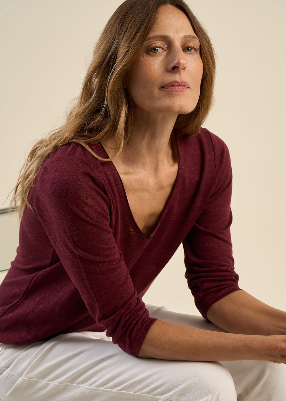 Linen T-shirt with V-neck - Sud Express - 5 - Sud Express