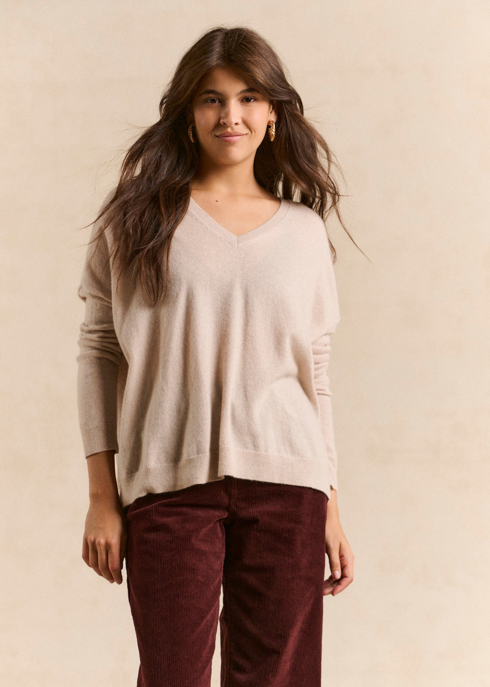 Cashmere V-neck sweater flared fit - Sud Express - 5 - Sud Express