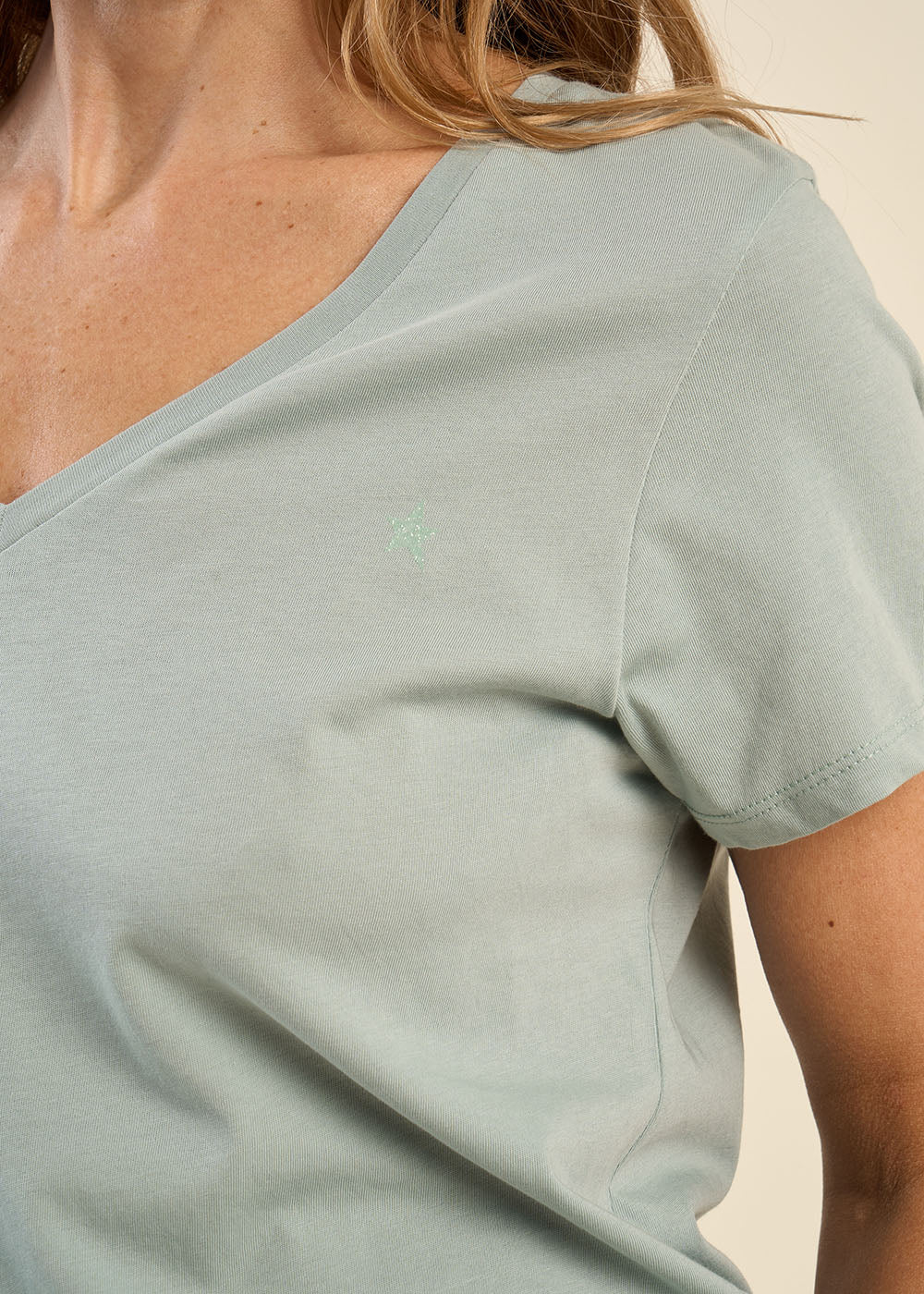 Cotton V-neck T-shirt - Sud Express - 2 - Sud Express