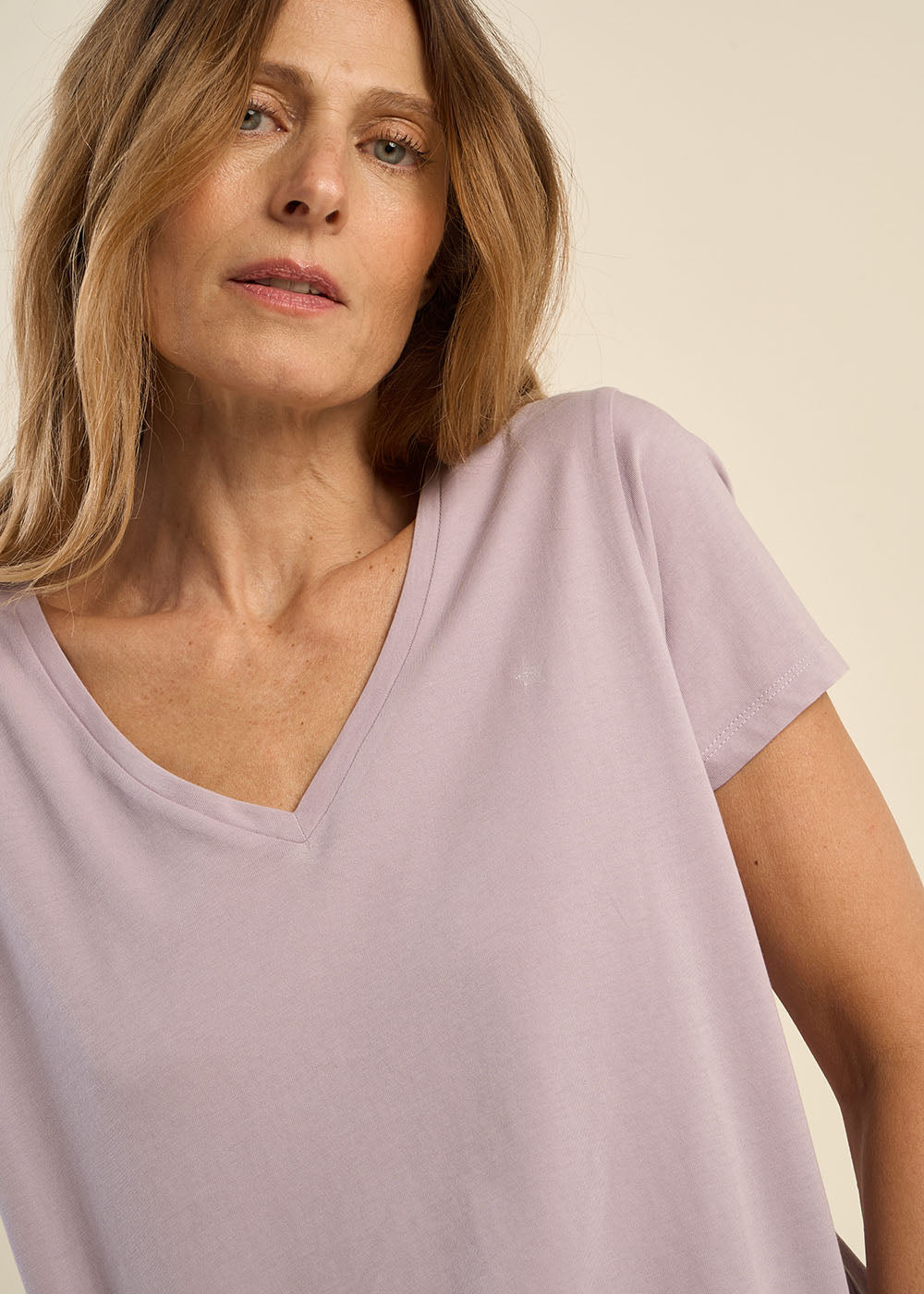 Cotton V-neck T-shirt - Sud Express - 4 - Sud Express