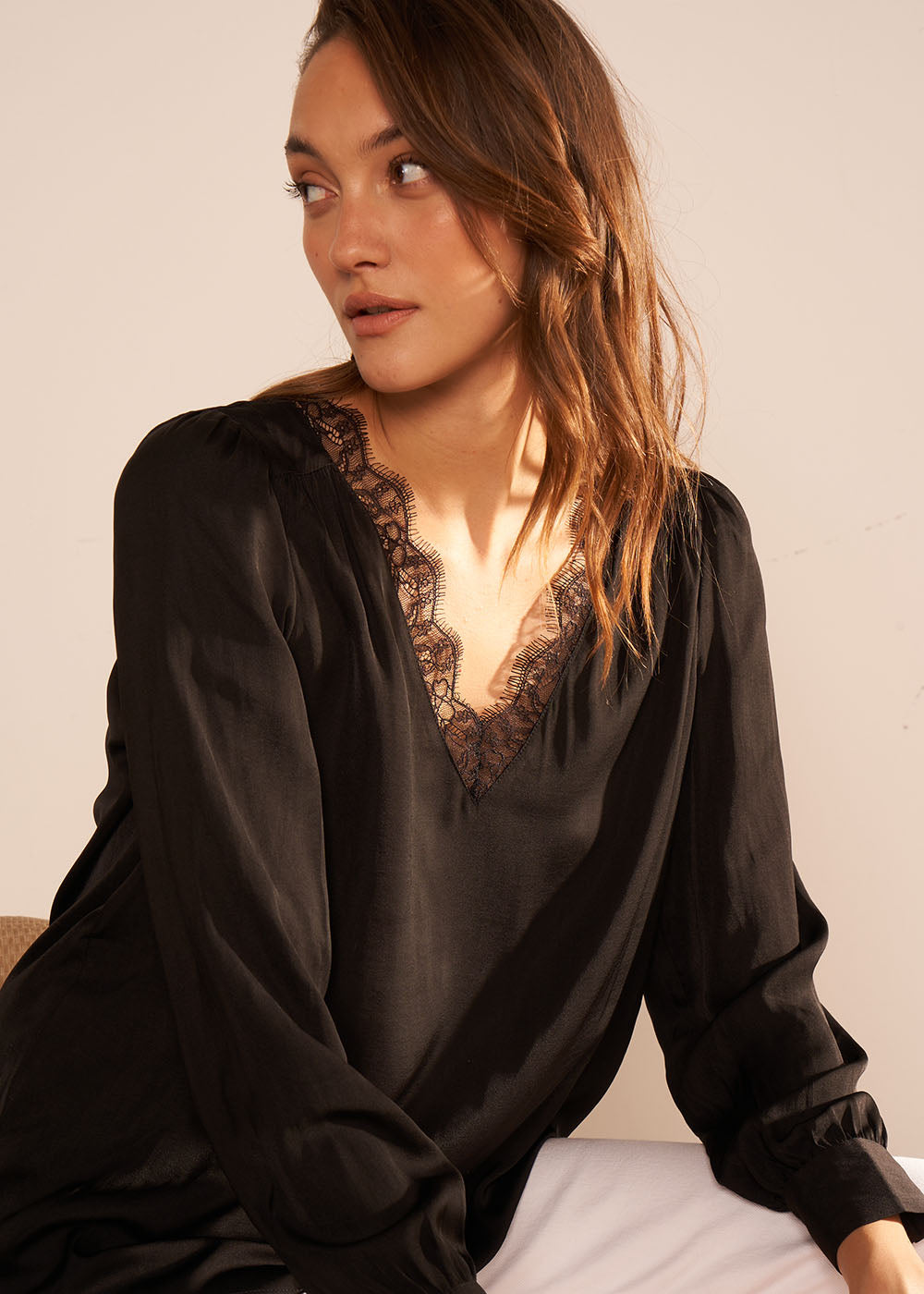 BRICE V-neck blouse with lace insert - 2 - Sud Express - Sud Express