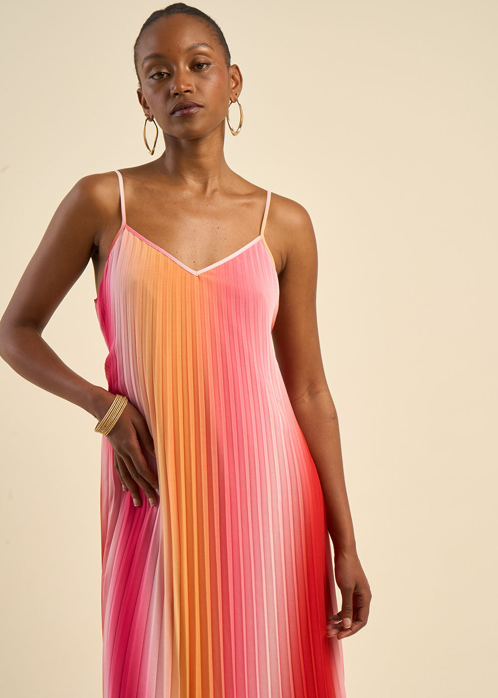 Pleated long dress with straps - Sud Express - 5 - Sud Express