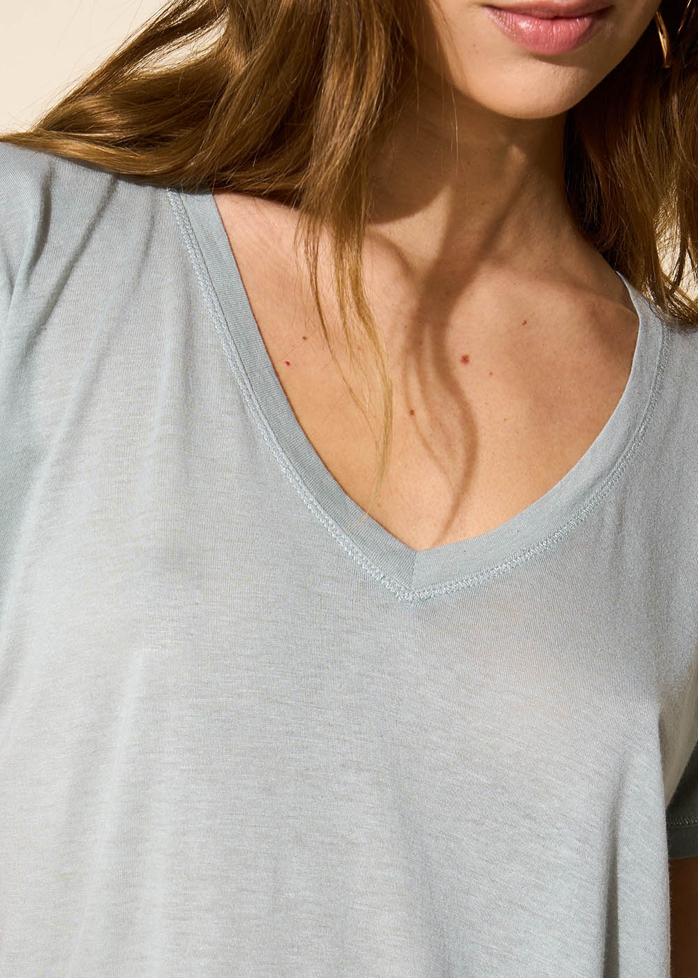 TELIZO Oversized V-neck T-shirt - 1 - Sud Express - Sud Express