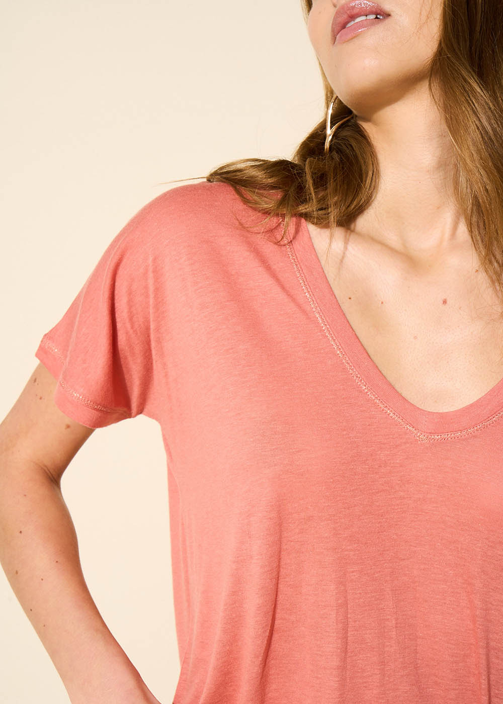 TELIZO Oversized V-neck T-shirt - 3 - Sud Express - Sud Express