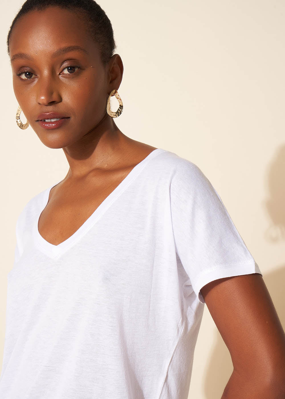 TELIZO Oversized V-neck T-shirt - 1 - Sud Express - Sud Express