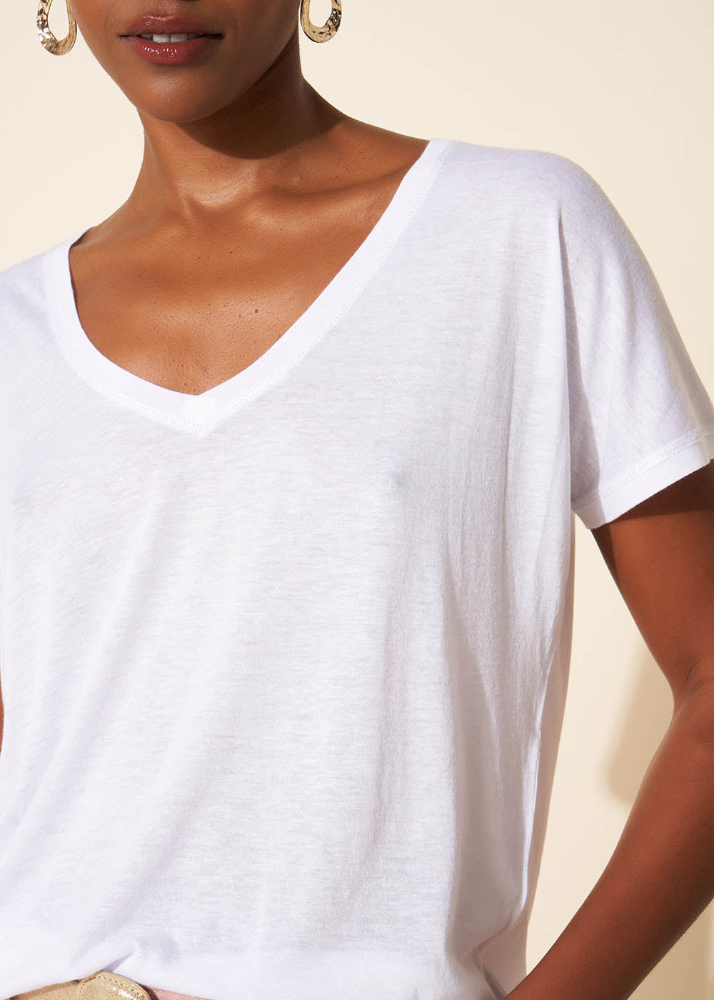 TELIZO Oversized V-neck T-shirt - 2 - Sud Express - Sud Express