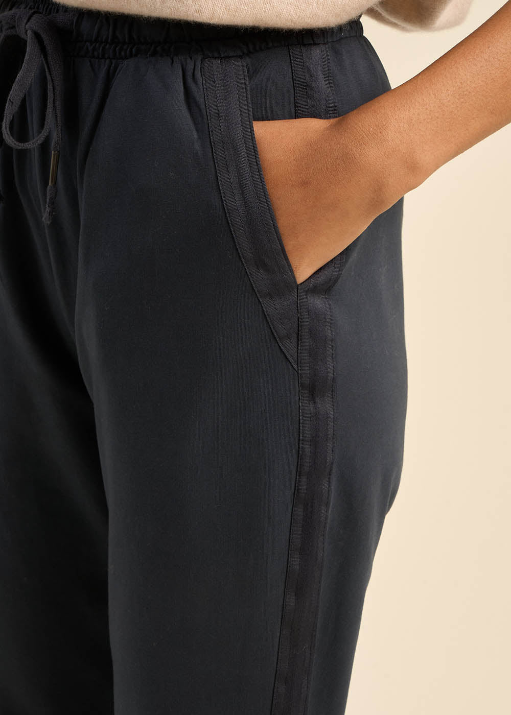 Jogging suit with satin details - Sud Express - 2 - Sud Express