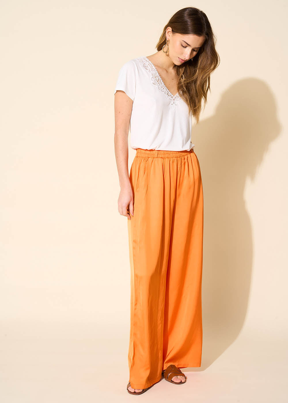 Wide-leg satin trousers - Sud Express - 5 - Sud Express