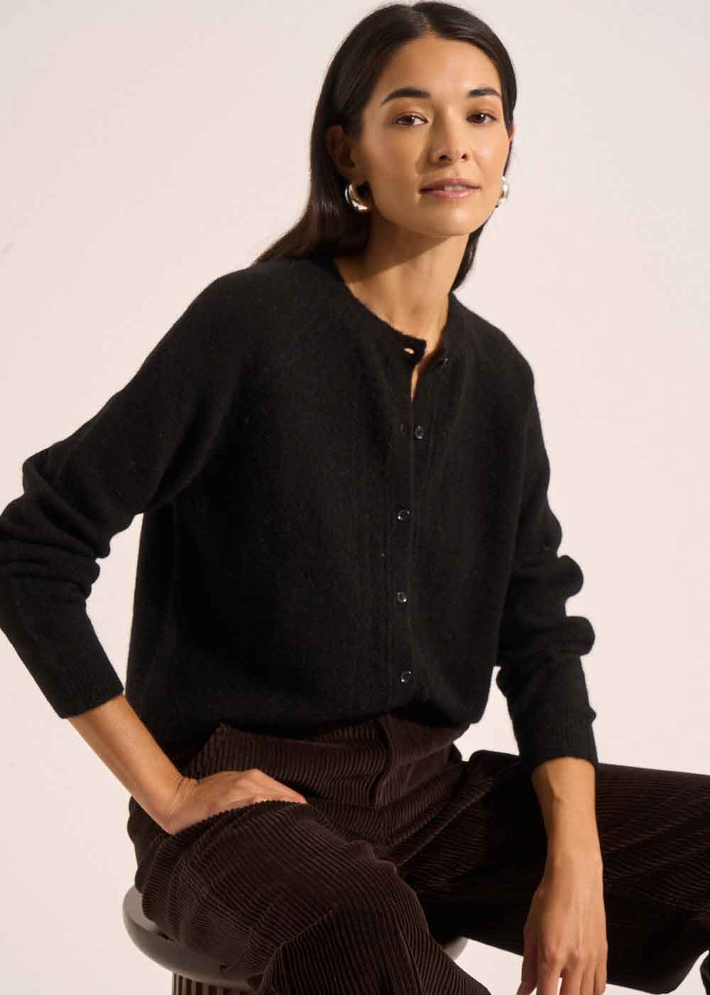 Embroidered round-neck cardigan - Sud Express - 6 - Sud Express