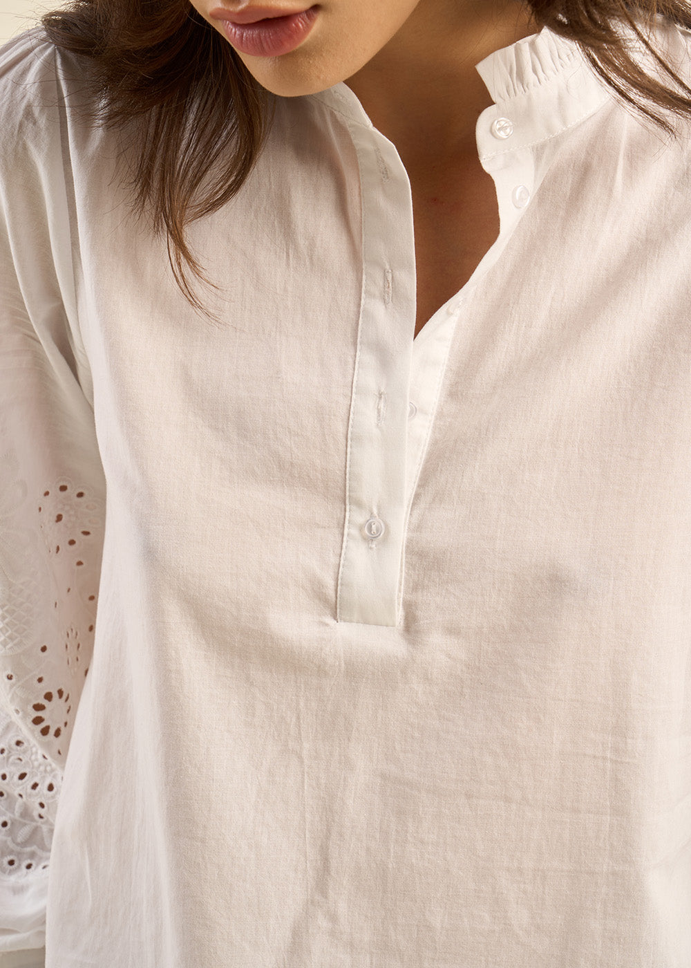 Blouse with embroidered details  - Sud Express - 6 - Sud Express