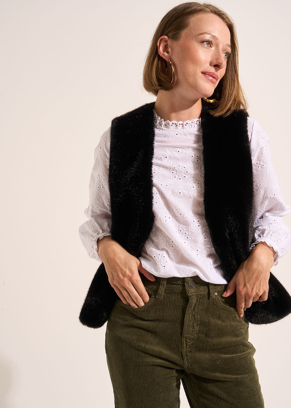 Sleeveless faux fur cardigan - Sud Express - 5 - Sud Express