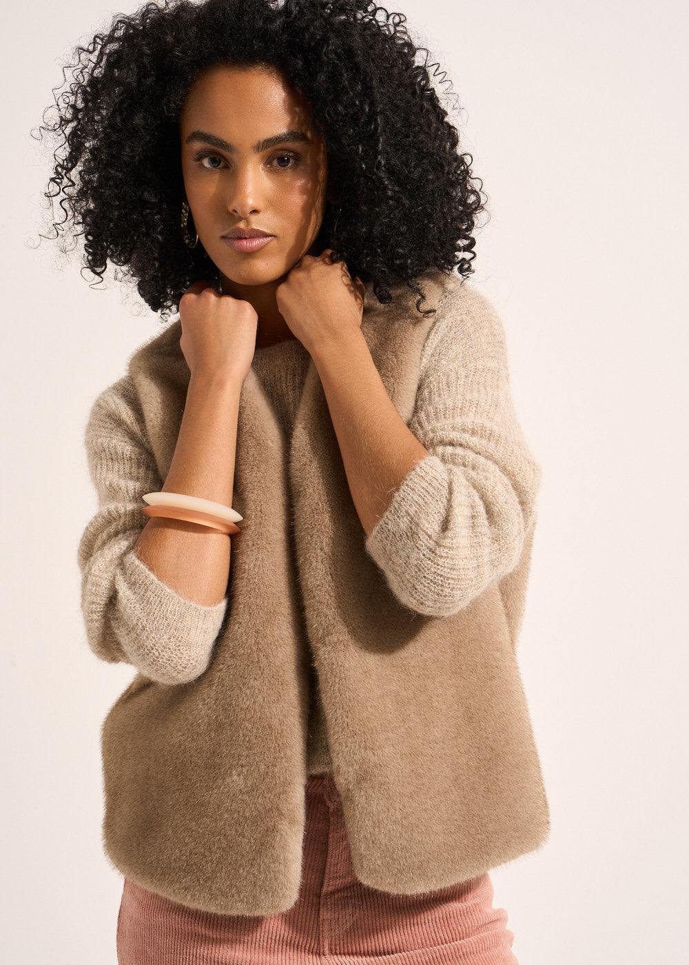 Sleeveless faux fur cardigan - Sud Express - 5 - Sud Express