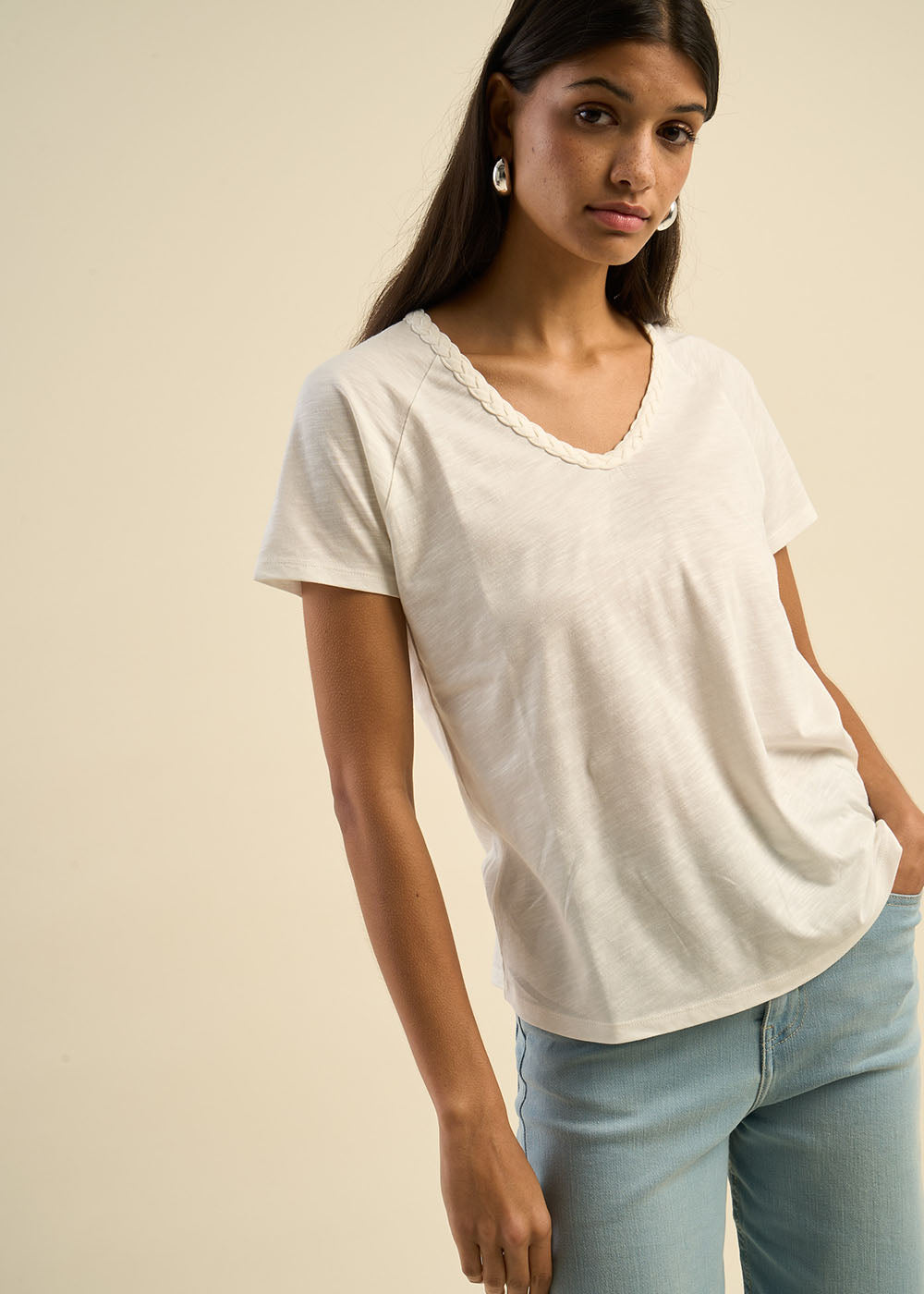 V-neck T-shirt with braided detail - Sud Express - 1 - Sud Express