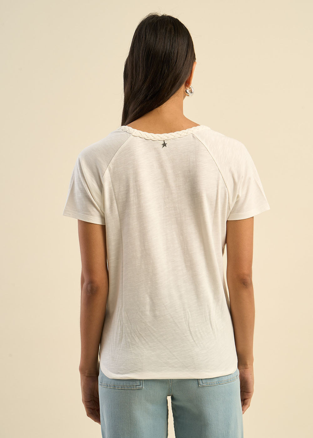 V-neck T-shirt with braided detail - Sud Express - 3 - Sud Express