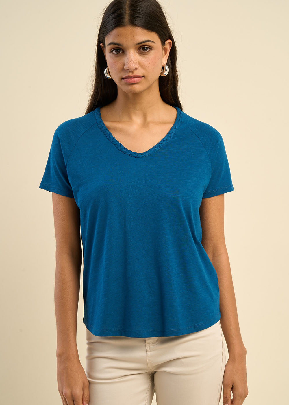 V-neck T-shirt with braided detail - Sud Express - 2 - Sud Express