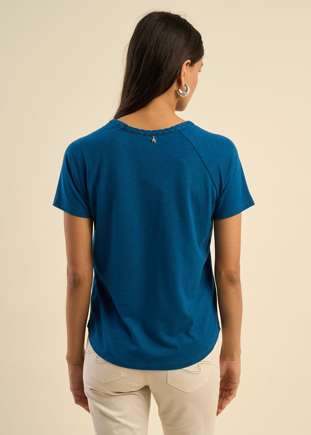 V-neck T-shirt with braided detail - Sud Express - 3 - Sud Express
