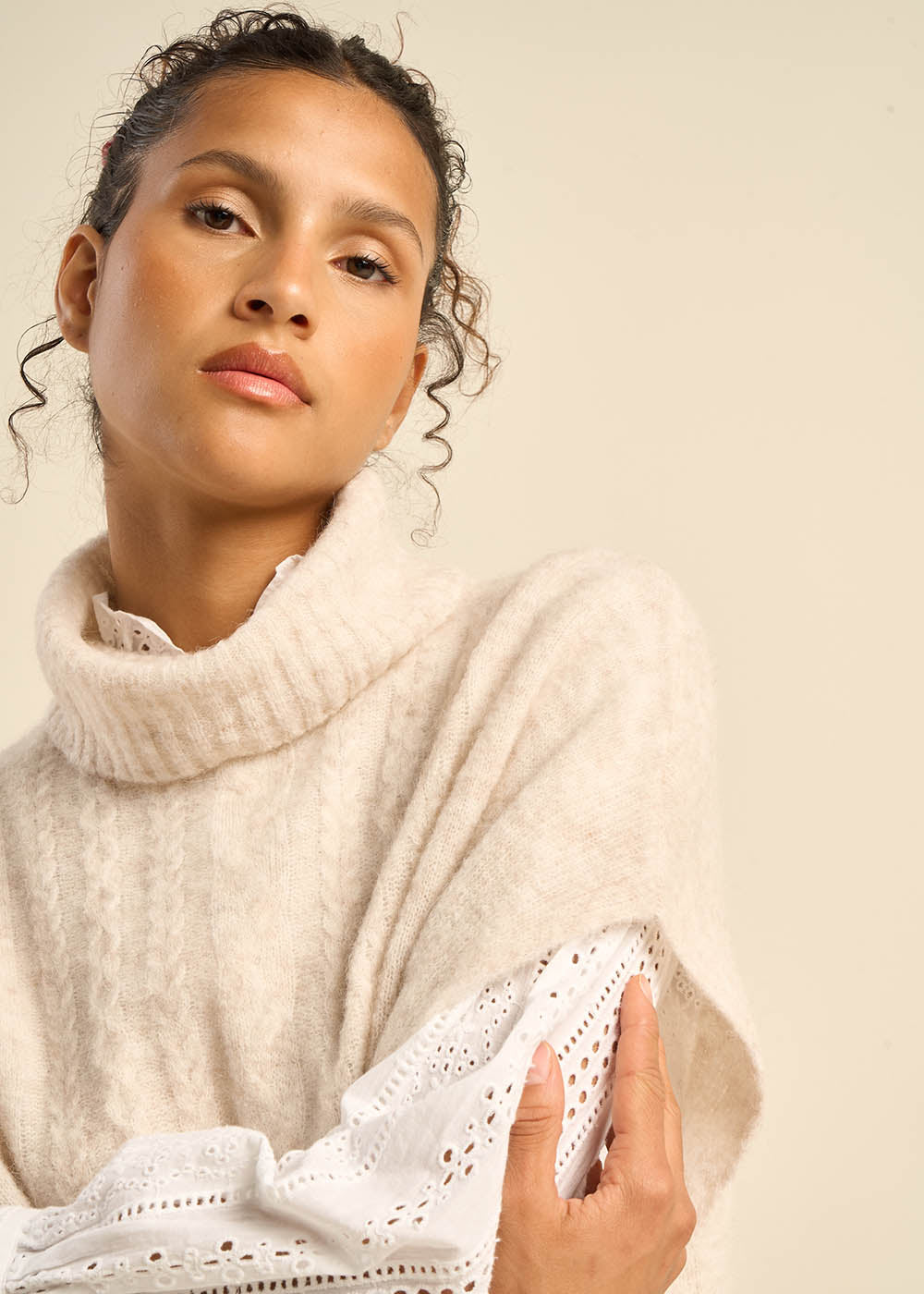 MISHAPIA Sleeveless turtleneck sweater - 2 - Sud Express - Sud Express