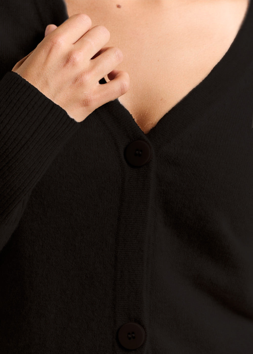 GRAMMAXE Short V-neck cashmere cardigan - 2 - Sud Express - Sud Express