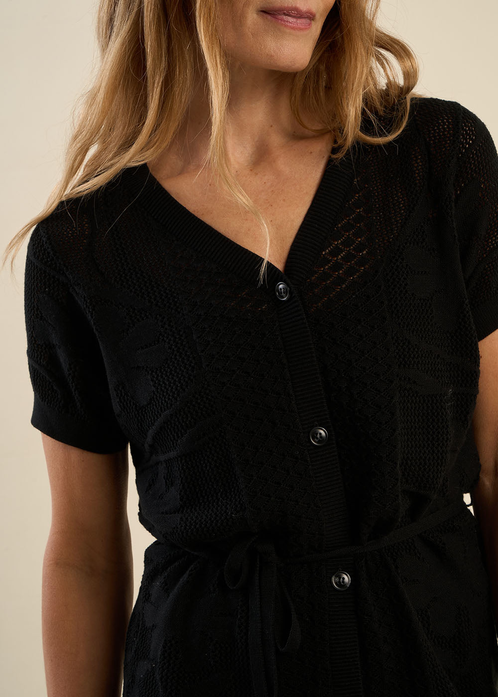 Short knitted dress, buttoned, belted - Sud Express - 2 - Sud Express