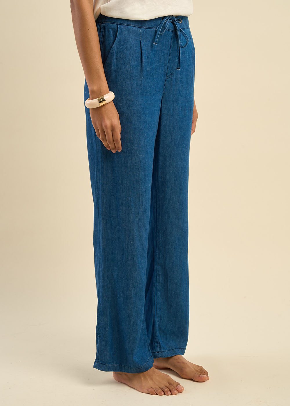 Fluid trousers in denim-effect lyocell and linen - Sud Express - 5 - Sud Express