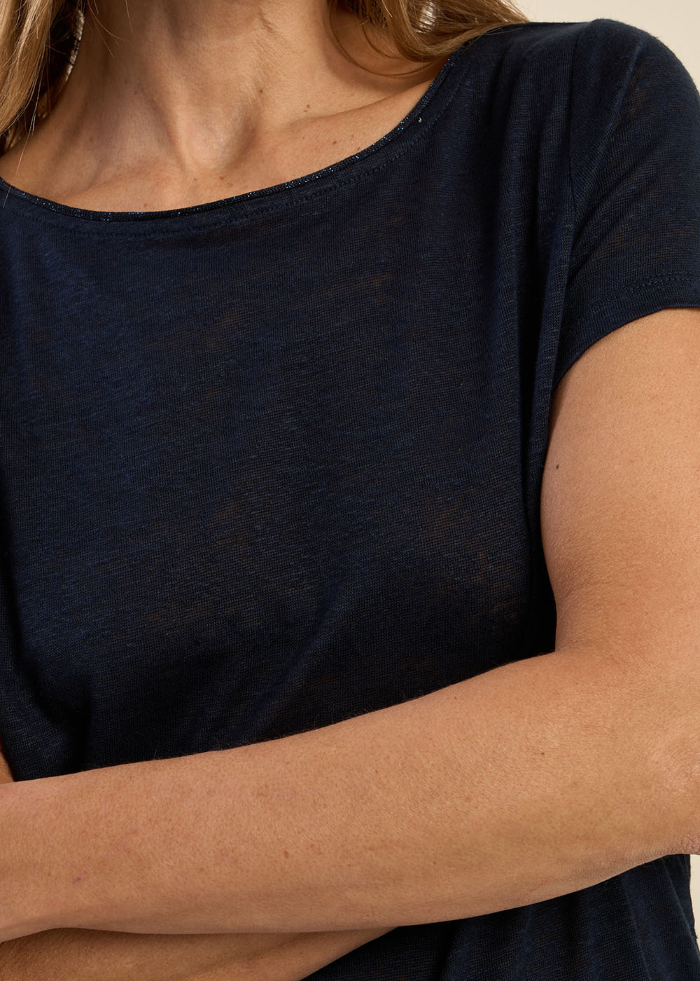 Linen t-shirt with boat neck and lurex detail - Sud Express - 2 - Sud Express