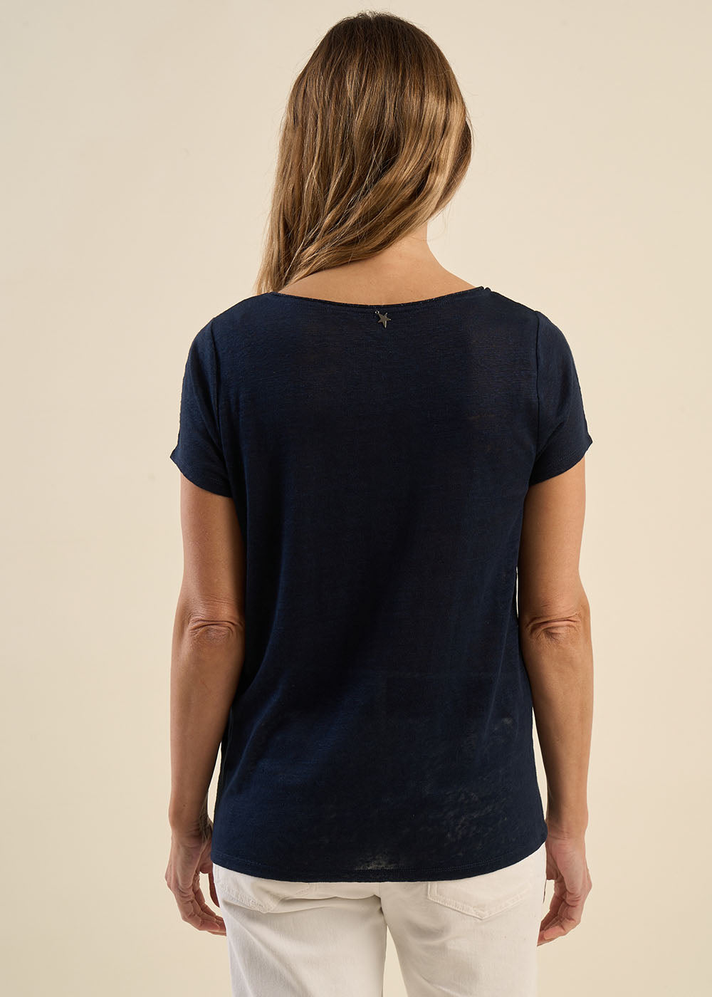 Linen t-shirt with boat neck and lurex detail - Sud Express - 3 - Sud Express