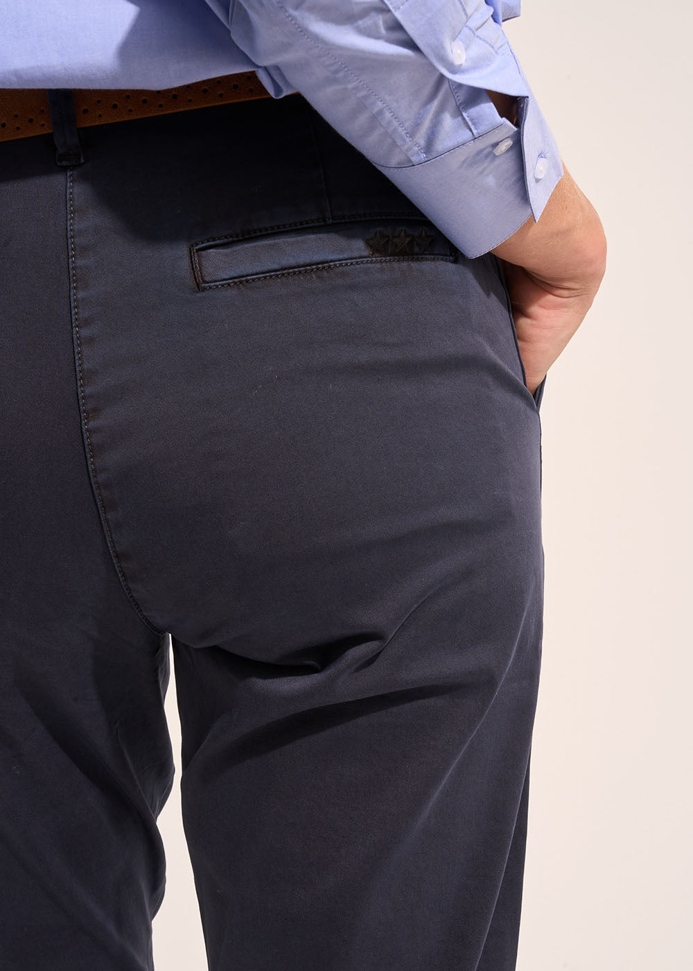 Low-rise chino trousers - Sud Express - 5 - Sud Express