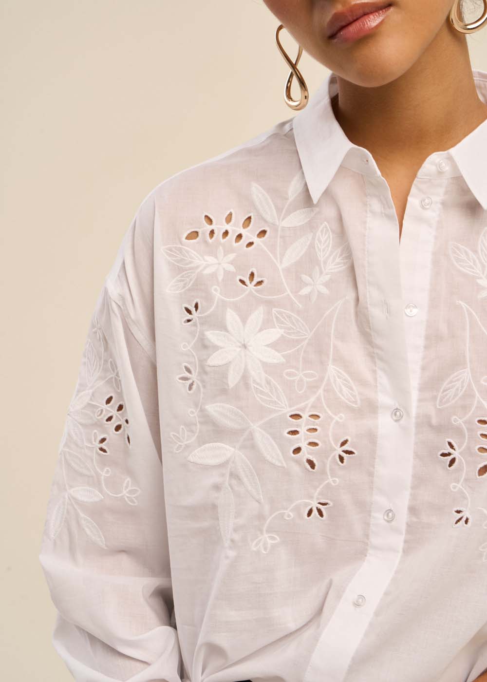 CLEOLINE Shirt with tone-on-tone embroidery detail - 2 - Sud Express - Sud Express