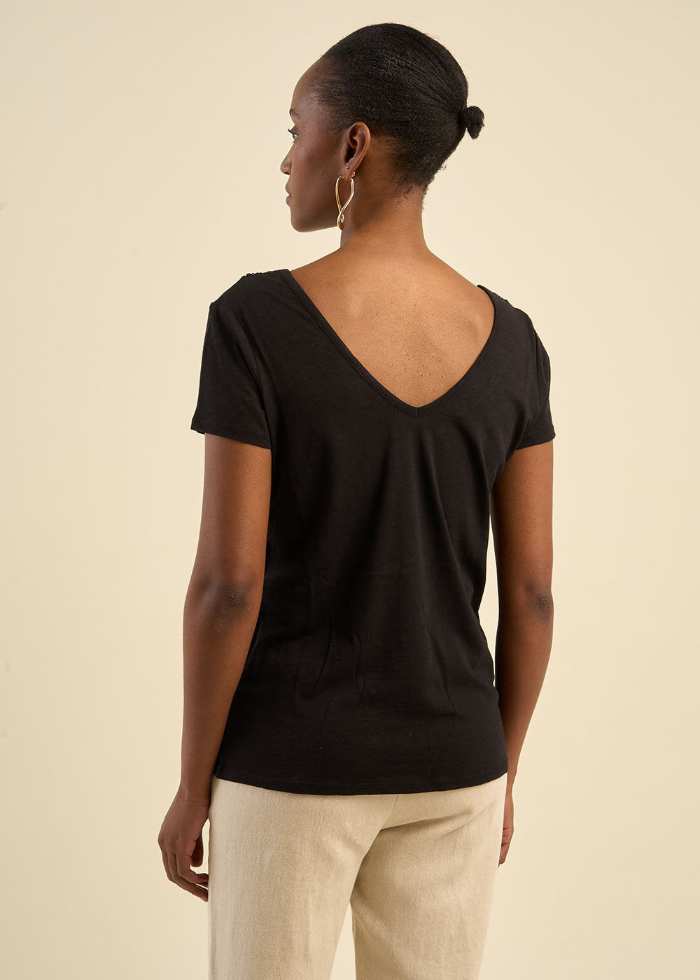 T-shirt with back neckline and embroidered detail - Sud Express - 3 - Sud Express