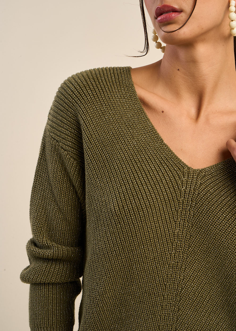 Loose-fitting V-neck jumper with lurex details - Sud Express - 4 - Sud Express