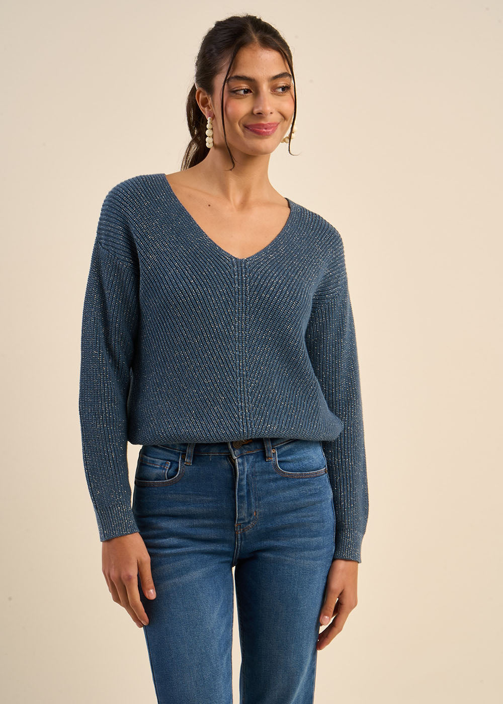 Loose-fitting V-neck jumper with lurex details - Sud Express - 5 - Sud Express